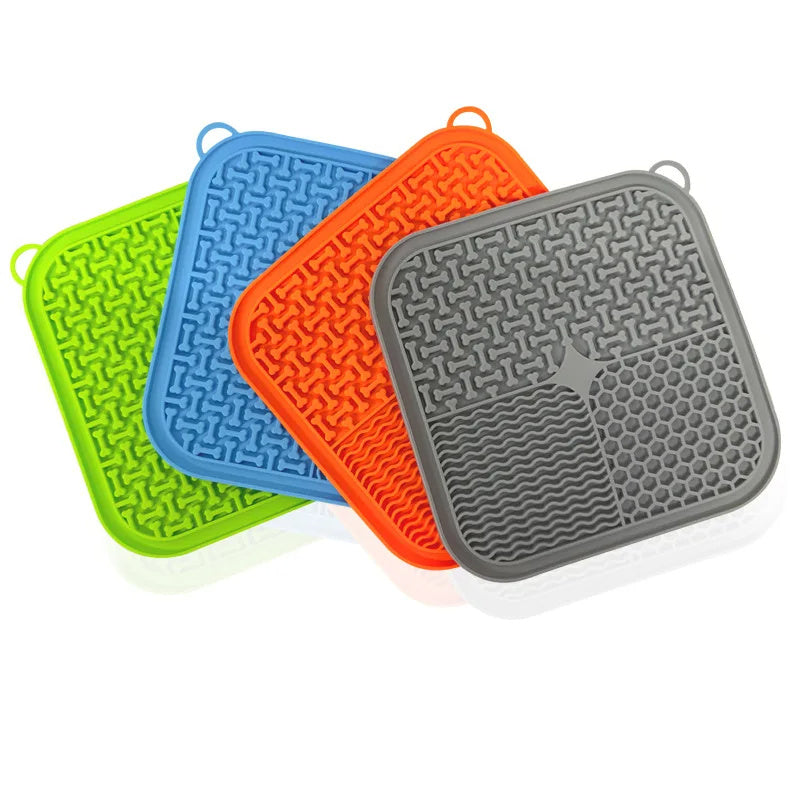 Calming lick mat for dogs - textured surface detail
